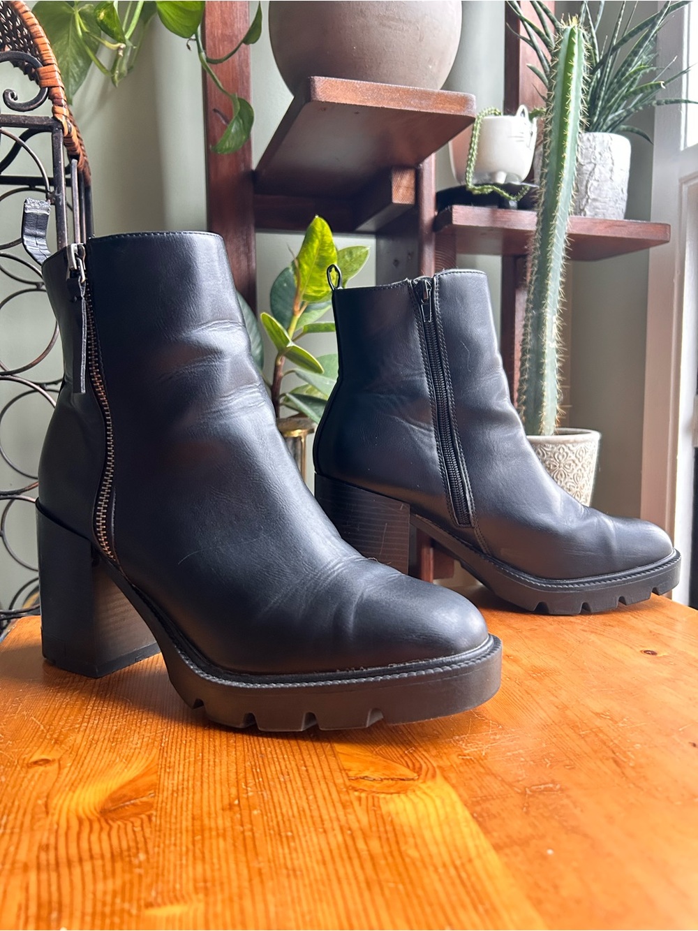 Esprit Black vegan leather Leather Chunky Heel Ankle Boots size 10